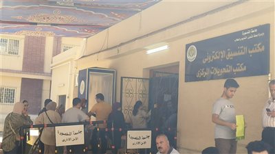 بعد تقدم 700 طالب لتسجيل رغباتهم، استمرار الإقبال على مكاتب التنسيق بجامعة المنصورة (فيديو)