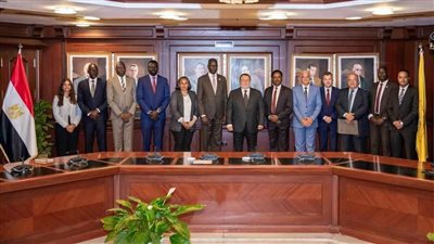 حسن عبد الله يستقبل وفدا من البنك المركزي لجنوب السودان لنقل التجارب والخبرات المصرية