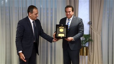 وزير الصحة يلتقي رئيس مجمع الإصدارات الذكية والمؤمنة لدعم خطة الوزارة للميكنة