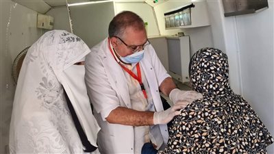 الكشف على 1504 مواطنين خلال قافلة طبية بقرية هارون في البحيرة (صور)