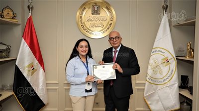 وزير التعليم يكرم الطلاب الأوائل بمدارس النيل المصرية الدولية