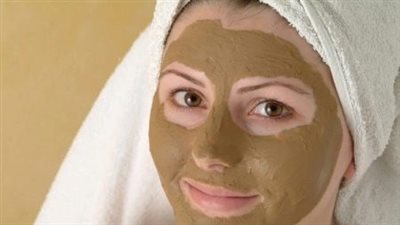 قناع الحناء والنشا لبشرة صافية خالية من العيوب