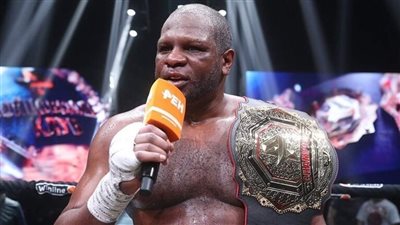 ملاكم أمريكي يغير اسمه إلى 