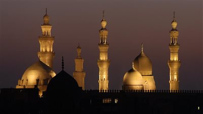 مواقيت الصلاة اليوم، موعد أذان العشاء اليوم الإثنين 14- 8-2023 بتوقيت القاهرة والمحافظات 