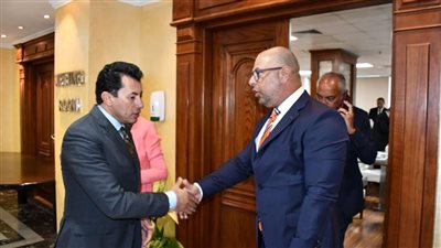 وزير الرياضة يبحث التعاون الثنائي مع رئيس البورصة المصرية