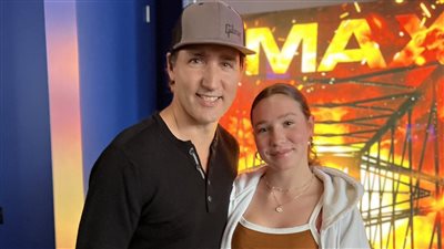 جاستن ترودو يشاهد فيلم OPPENHEIMER مع ابنته