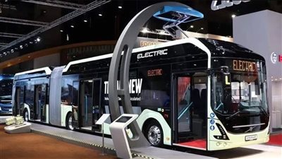 وزير النقل يشدد على ضرورة الالتزام بالجدول الزمني لمشروع الأتوبيس الترددي 