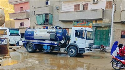 الدفع بـ 5 سيارات مياه نقية للمناطق المتأثرة بكسر خط الوليدية بأسيوط 