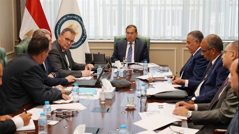 وزير البترول خلال