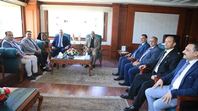 محافظ سوهاج يستقبل وفد كلية اللاهوت للطائفة الإنجيلية 