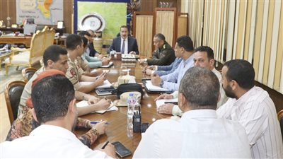 محافظ المنوفية يتابع موقف تشغيل المجمعات الخدمية بقرى حياة كريمة