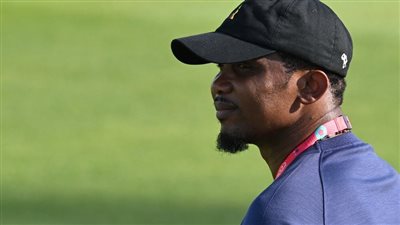 وزير الشباب والرياضة يستقبل صامويل إيتو في اتحاد الكرة 