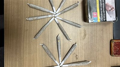 ضبط 23 سيجارة بها مخدر الماريجوانا بحوزة راكب في مطار القاهرة 