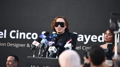 قبل عرض الأزياء الخاص به في العلمين الجديدة، مايكل سينكو: مصر دائما ملهمة لمصممي الأزياء (فيديو وصور)