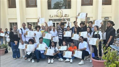 المهرجان القومي للمسرح يمنح المشاركين في الورش الفنية شهادات بحضور مدربيهم (صور)