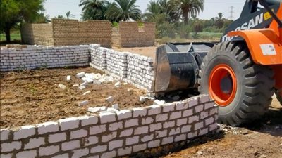 إزالة 4 حالات تعدٍّ فى المهد بمدينة إسنا بالأقصر