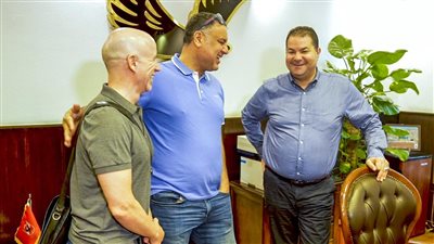 تفاصيل اجتماع العوضي مع الإسباني مونزو قبل بداية عمله مع فريق طائرة الأهلي