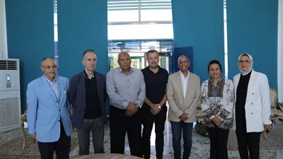 محافظ الوادي الجديد يستقبل وفدي الاتحاد المصري للرماية والأطباء الإسبان (صور)