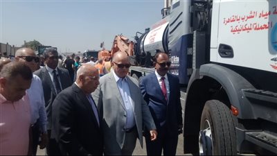 محافظ القاهرة يتفقد إصلاح ماسورة مياه أمام الكلية الحربية