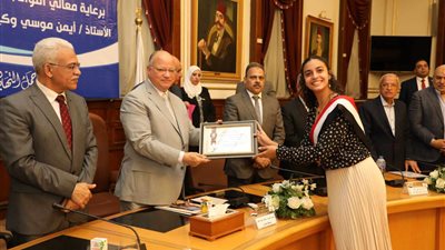 خالد عبد العال يكرم أوائل الثانوية العامة من أبناء القاهرة