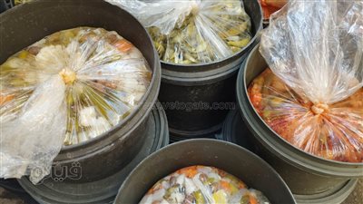 أنواع وأسعار المخللات في أسواق البحيرة (فيديو)