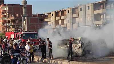 المباحث تعاين حريق سيارة على الدائري ببولاق الدكرور