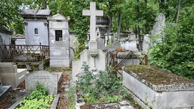 لصوص ينبشون القبور في فرنسا من أجل تحقيق أرباح 