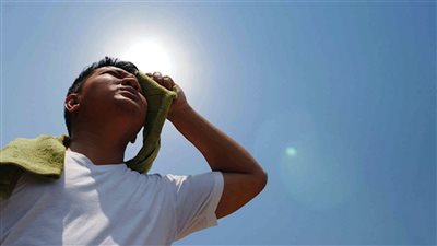 بقع بالجسم واحمرار بالوجه عند التعرض للشمس، مؤشران خطيران للإصابة بهذا المرض