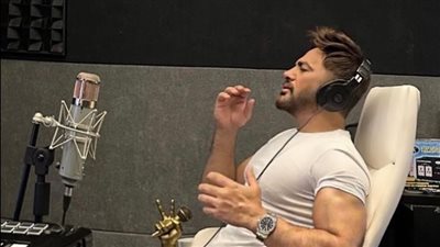 تامر حسني ينتهي من تسجيل أغنية دراما جديدة 