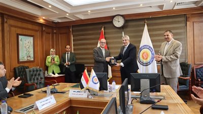 وزير التعليم العالي يستعرض تقريرًا حول اجتماع المجلس الأعلى لشئون الدراسات العليا 