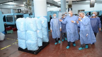 محافظ أسيوط: مصنع الشركة الدولية للمستلزمات الطبية بالزرابي يوفر 650 فرصة عمل للشباب