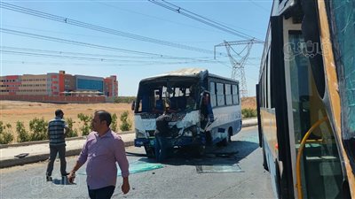 تصادم أتوبيسين بمدخل مدينة الشروق (صور)