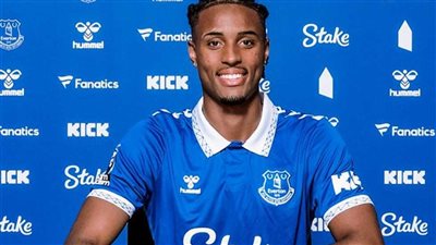 إيفرتون يتعاقد مع يوسف الشرميطي