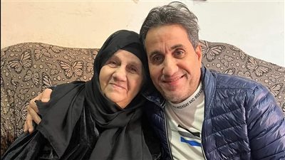 تفاصيل الحالة الصحية لوالدة المطرب أحمد شيبة بعد تعرضها لوعكة صحية