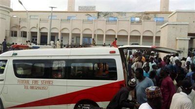 ارتفاع عدد ضحايا انهيار مسجد في نيجيريا إلى 10 وفيات و40 مصابا (فيديو وصور)