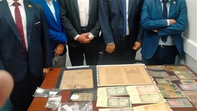 ضبط 86 عملة ورقية ومعدنية أثرية بحوزة راكب بمطار القاهرة (صور)