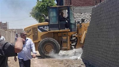 تنفيذ إزالات فورية لـ 6 حالات تعدى على أراض زراعية وأملاك الدولة بأسيوط