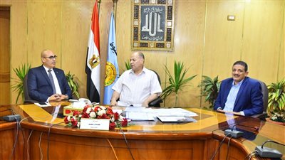 محافظ أسيوط يتابع نسب تنفيذ 288 مشروعا ضمن حياة كريمة