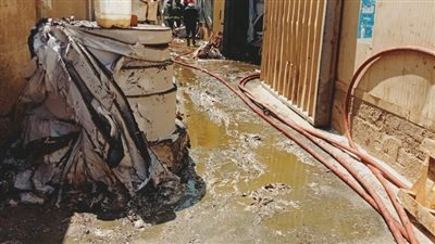 أول صور لحريق مصنع طباعة في بدر 