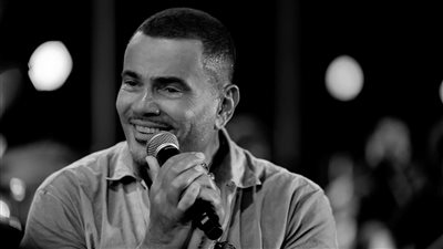 صور جديدة من حفل عمرو دياب في الساحل الشمالي 