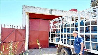 ضبط مستودع تصرف فى 3549 أسطوانة غاز لبيعهم بالسوق السوداء بالبحيرة (صور)