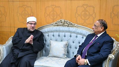 وزير الأوقاف يهنئ رئيس هيئة قضايا الدولة بثقة الرئيس السيسي