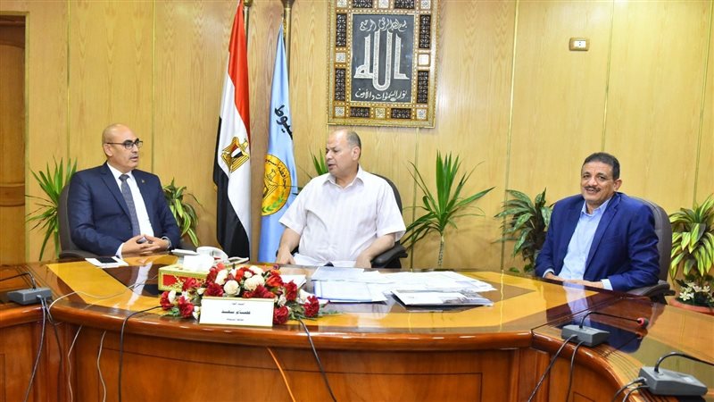 اجتماع محافظ أسيوط،