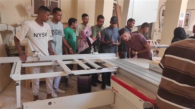 طلاب برنامج تكنولوجيا الصناعات الخشبية بجامعة طيبة يواصلون التدريب الصيفي 