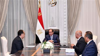  السيسي يطلع على جهود صيانة شبكة الطرق القومية لتسهيل حركة النقل