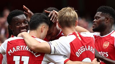 آرسنال يفتتح مشواره في الدوري الإنجليزي بالفوز على نوتنجهام 2-1