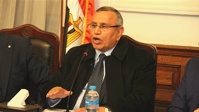 وقف رئيس اللجنة العامة لحزب الوفد في أسوان