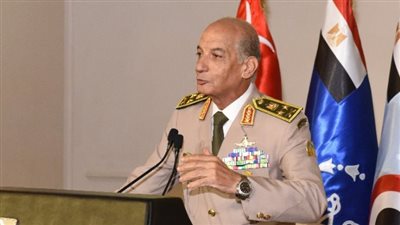  وزير الدفاع والإنتاج الحربى يكرم قادة القوات المسلحة المحالين للتقاعد