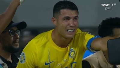 بكاء رونالدو بسبب إصابته القوية بالركبة في مباراة النصر والهلال (فيديو)