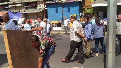 حملة لإزالة إشغالات ميدان المنشية بالإسكندرية (صور)